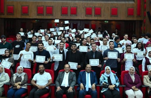 9 مشروعات طلابية بـ«جيوماتكس القاهرة»