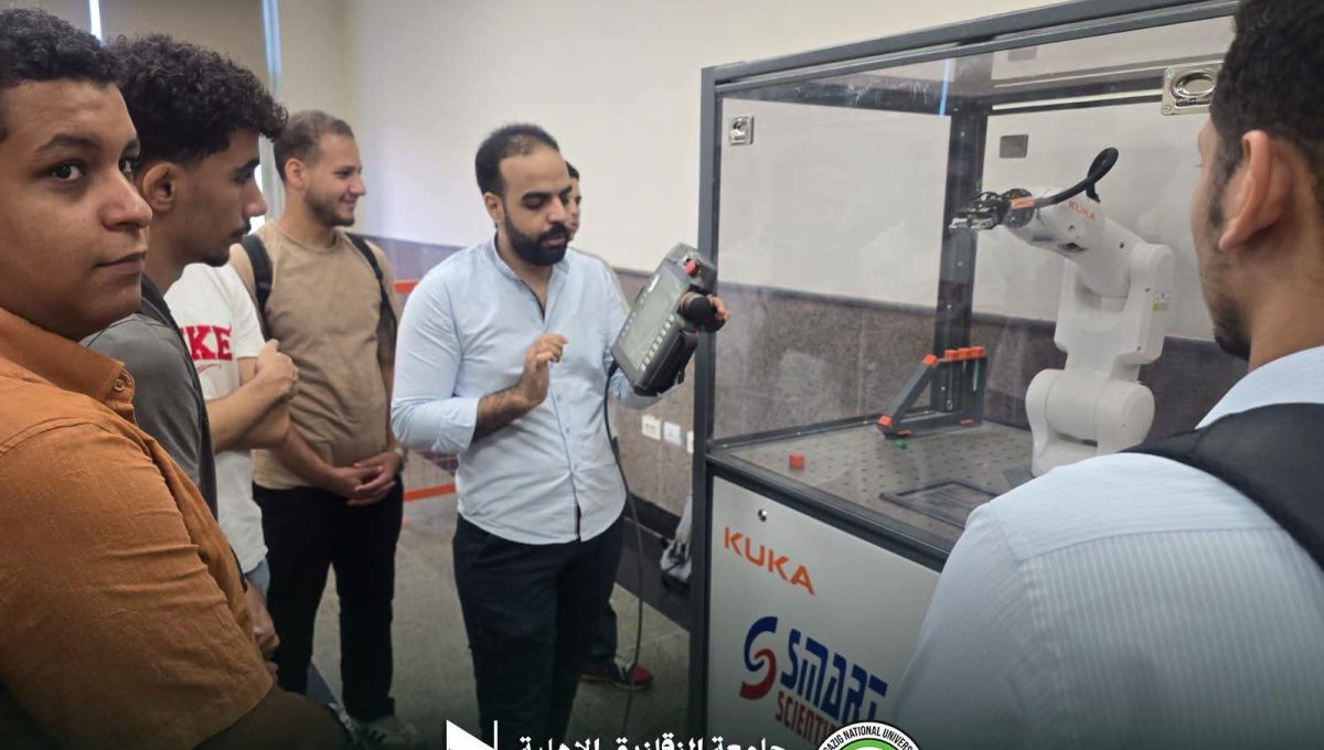 FB IMG 1790609971004 جامعة الزقازيق الأهلية تعزز مهارات طلاب الميكاترونيات جامعة الزقازيق الأهلية تعزز مهارات طلاب الميكاترونيات بتدريب متقدم على الروبوتات والأتمتة موقع في الجامعة