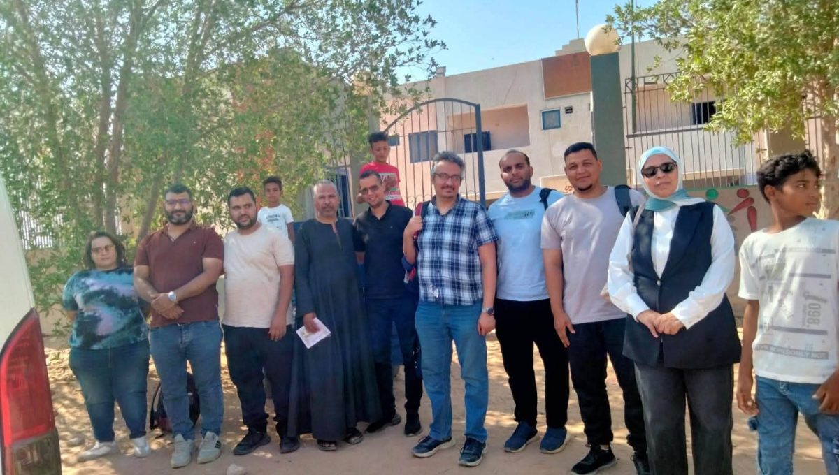 جامعة الوادي الجديد تنظم قافلة طبية وثقافية مجانية لأهالي قرى شرق بولاق ضمن فعاليات المسرح المتنقل