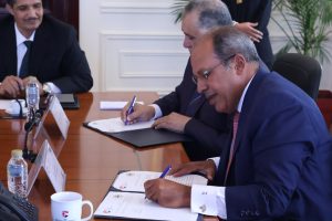 IMG 20260901 WA0116 الجامعة البريطانية ونقابة المحامين توقعان بروتوكول الجامعة البريطانية ونقابة المحامين توقعان بروتوكول تعاون لتأهيل الطلاب وتطوير مهارات المحامين موقع في الجامعة