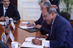 IMG 20260901 WA0121 الجامعة البريطانية ونقابة المحامين توقعان بروتوكول الجامعة البريطانية ونقابة المحامين توقعان بروتوكول تعاون لتأهيل الطلاب وتطوير مهارات المحامين موقع في الجامعة