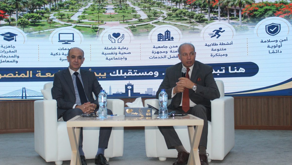 رئيس جامعة المنصورة يتابع جاهزية الكليات