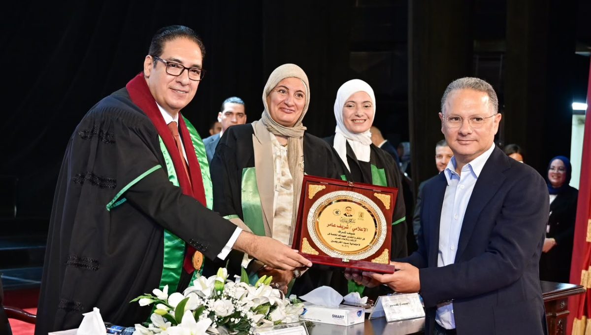 IMG 20260905 WA0101 جامعة القاهرة جامعة القاهرة تكرم شريف عامر خلال حفل تخرج دفعة 2026.. صور موقع في الجامعة