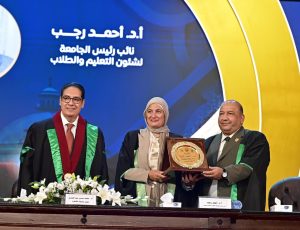 IMG 20260905 WA0106 جامعة القاهرة جامعة القاهرة تكرم شريف عامر خلال حفل تخرج دفعة 2026.. صور موقع في الجامعة