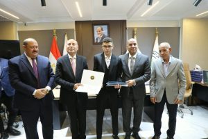 IMG 20260907 WA0142 وزير العمل يكرّم أوائل خريجي مركز المطرية للتدريب وزير العمل يكرّم أوائل خريجي مركز المطرية للتدريب.. ويؤكد: دعم كل تجربة لإعداد عمالة مصرية ماهرة موقع في الجامعة