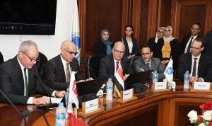 رئيس جامعة عين شمس يفتتح معامل للأتمتة والكهرباء