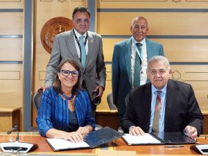 جامعة بدر ومنظمة الصحة العالمية توقعان اتفاقًا لتعزيز نهج «الصحة الواحدة» في شرق المتوسط 2 جامعة بدر ومنظمة الصحة العالمية توقعان اتفاقًا لتعزيز نهج «الصحة الواحدة» في شرق المتوسط