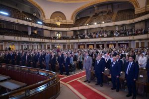 تقديرًا لمسيرته الأكاديمية.. جامعة القاهرة تكرّم رئيس الجامعة المصرية للتعلم الإلكتروني
