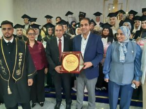 رئيس جامعة بورسعيد لخريجي الدفعة الـ50 بكلية التجارة: أنتم سفراء للجامعة ونفخر بكم 2 رئيس جامعة بورسعيد لخريجي الدفعة الـ50 بكلية التجارة: أنتم سفراء للجامعة ونفخر بكم