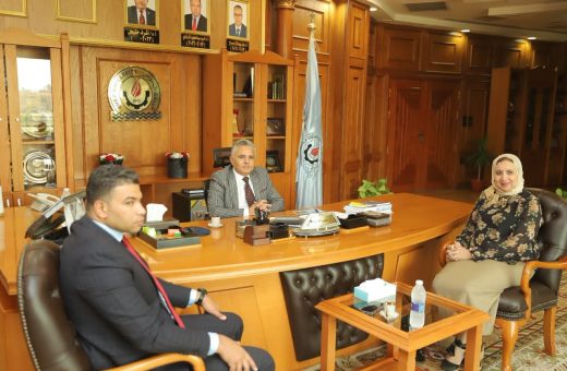رئيس جامعة السويس يتابع استعدادات المستشفى للاعتماد وتطور الخدمات الطبية