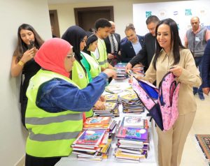 وزيرة التضامن تشارك المتطوعين تجهيز الحقائب المدرسية