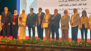 في «يوم الوفاء».. جامعة القاهرة تكرّم المتميزين بكلية التربية للطفولة المبكرة 3 جامعة القاهرة تكرّم المتميزين بكلية التربية للطفولة المبكرة