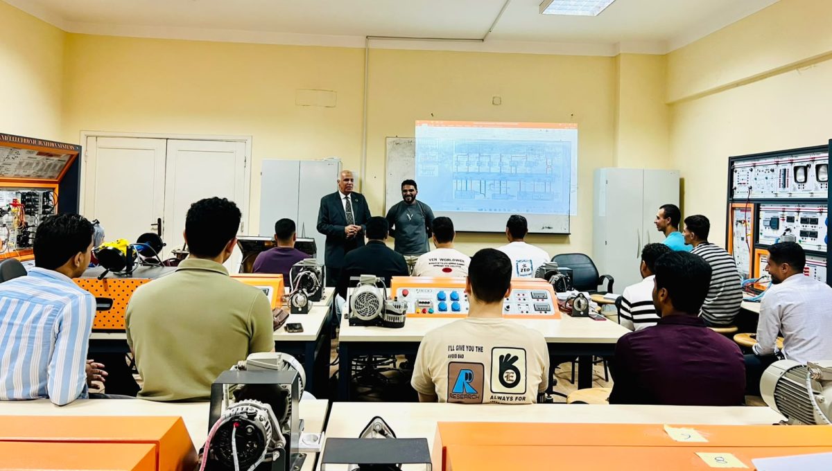 IMG 20260914 WA0065 جامعة الدلتا التكنولوجية جامعة الدلتا التكنولوجية تدرب طلابها على صيانة المحركات وتشخيص الأعطال بأجهزة OBD موقع في الجامعة