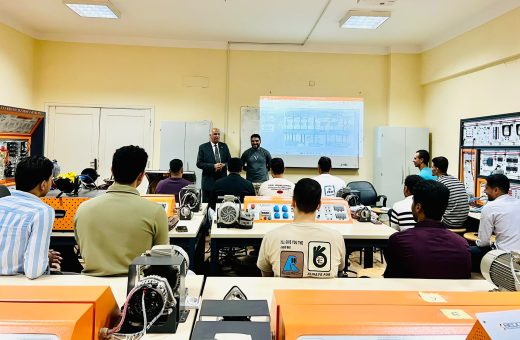 IMG 20260914 WA0065 الدلتا التكنولوجية جامعة الدلتا التكنولوجية تدرب طلابها على صيانة المحركات وتشخيص الأعطال بأجهزة OBD موقع في الجامعة