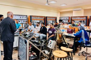 جامعة الدلتا التكنولوجية تدرب طلابها على صيانة المحركات وتشخيص الأعطال بأجهزة OBD