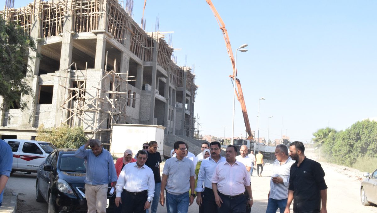 لمتابعة معدلات التنفيذ ونسب الإنجاز.. رئيس جامعة بنها يتفقد عددًا من المنشآت الجديدة بكفر سعد
