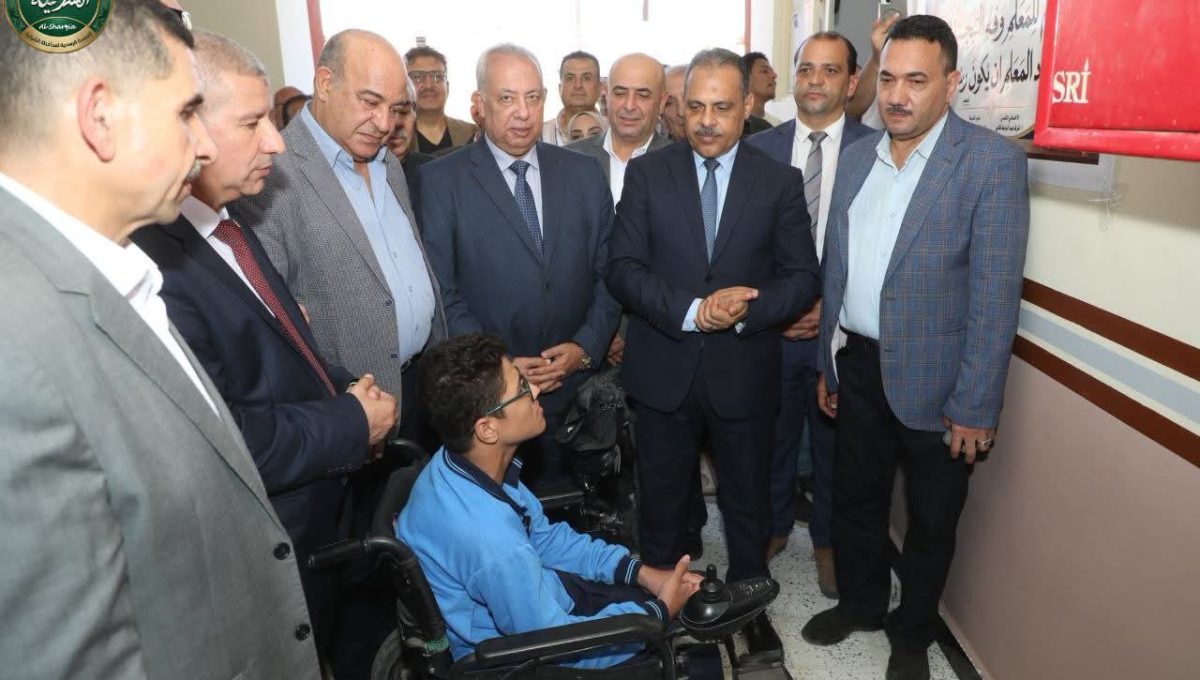 صوته أبهر الحضور.. محافظ الشرقية يدعم موهبة طالب من ذوي الهمم