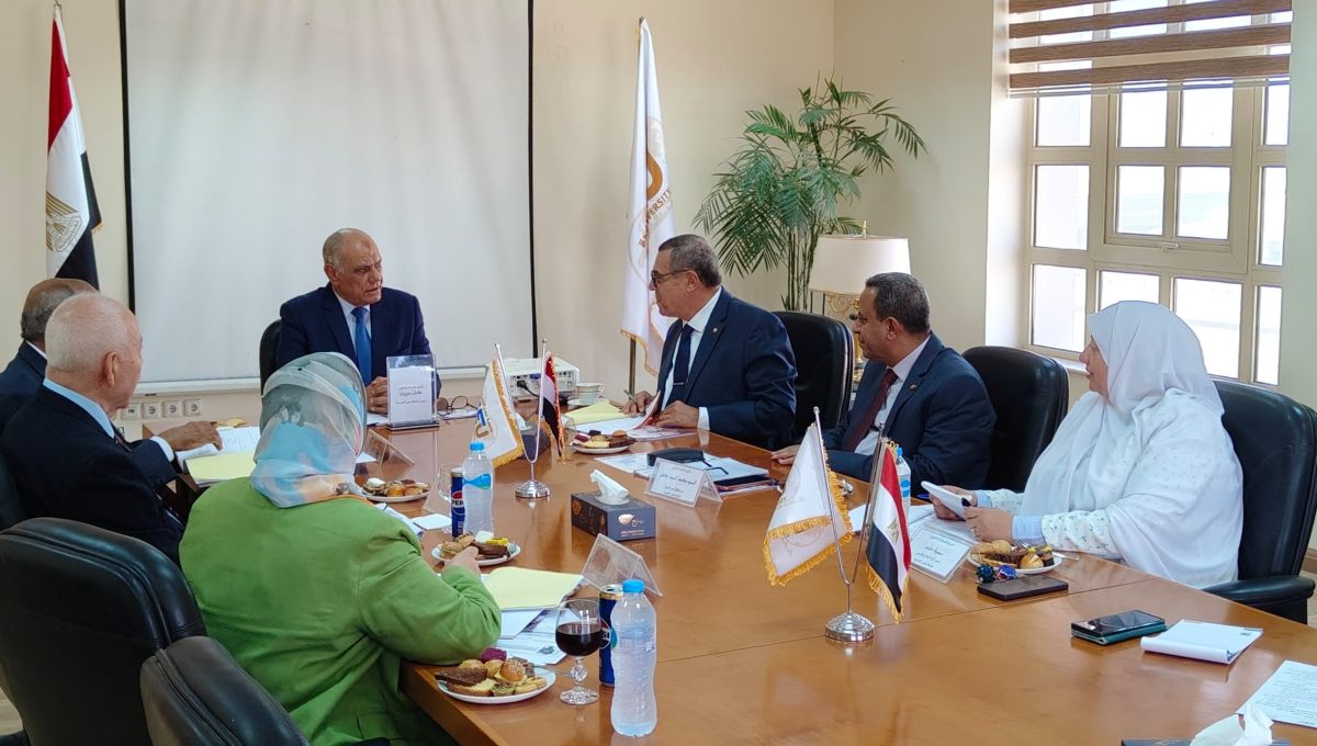 مجلس جامعة مصر الجديدة يناقش استعدادات العام الدراسي الجديد والتعاون مع جامعة نمساوية