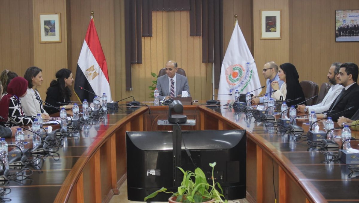 وفد من 7 جامعات ومؤسسات ألمانية يزور جامعة المنصورة لبحث الشراكات العلمية