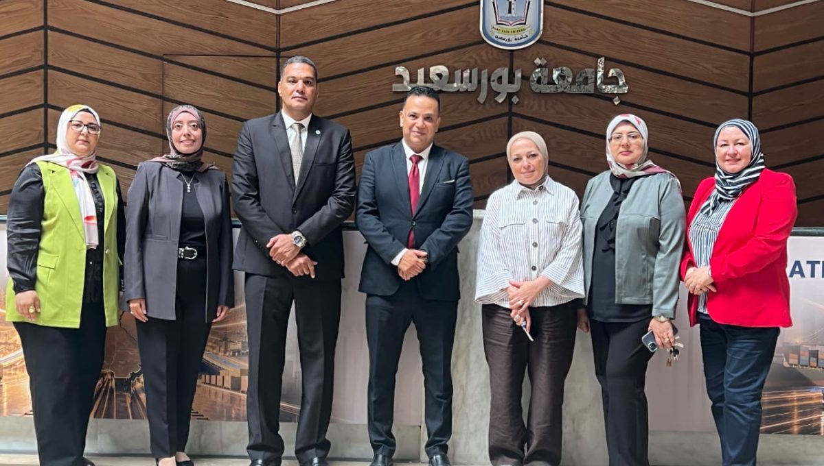 رئيس جامعة بورسعيد يهنئ الطلاب ببدء العام الجديد