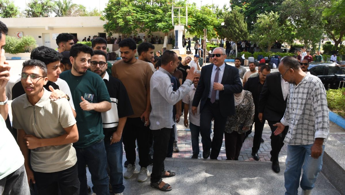 IMG 20260922 WA0004 رئيس جامعة قناة السويس يتفقد المدن الجامعية 366 طالبًا و220 طالبة.. رئيس جامعة قناة السويس يتفقد المدن الجامعية ويتابع التسكين موقع في الجامعة