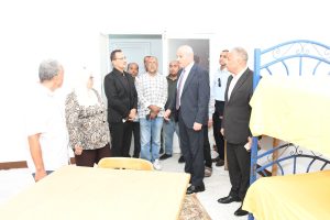 رئيس جامعة قناة السويس يتفقد المدن الجامعية