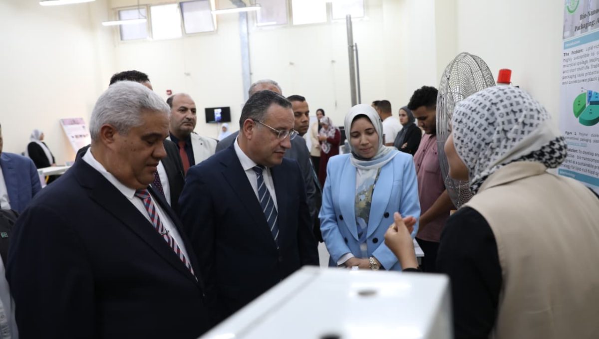 IMG 20260922 WA0198 جامعة برج العرب التكنولوجية وزير التعليم العالي من جامعة برج العرب التكنولوجية: تخصصات جديدة لمواكبة وظائف المستقبل واحتياجات سوق العمل موقع في الجامعة