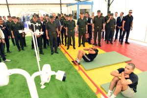 IMG 20260922 WA0224 وزير الدفاع يتفقد اختبارات القبول بالأكاديمية وزير الدفاع يتفقد اختبارات القبول بالأكاديمية العسكرية.. تأكيد على معايير دقيقة لاختيار الطلاب موقع في الجامعة