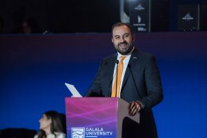السفارة الأمريكية تحتفي بتخرج أول دفعة من برنامج الدرجتين المزدوجتين بجامعة الجلالة وأريزونا