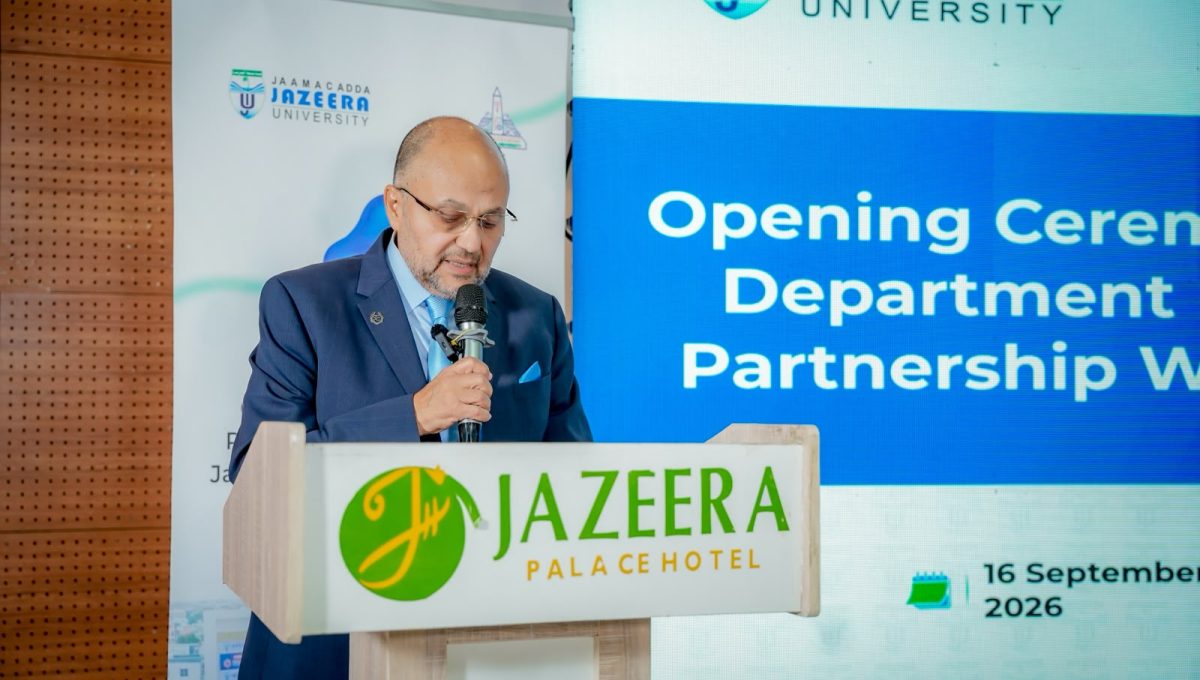 IMG 20260925 WA0108 عين شمس تعزز تعاونها الأكاديمي مع جامعة الجزيرة بعد تخريج 15 طبيبًا.. عين شمس تعزز تعاونها الأكاديمي مع جامعة الجزيرة بالصومال موقع في الجامعة