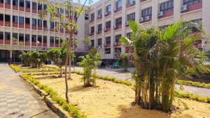 IMG 20260928 WA0050 عميد تجارة عين شمس يستعرض صور المسطحات الخضراء بعد جدل «ذبح الأشجار».. عميد تجارة عين شمس يستعرض صور المسطحات الخضراء بالكلية موقع في الجامعة