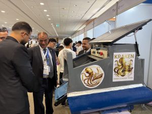 IMG 20260929 WA0006 جامعة عين شمس تحصد المركز الأول في قمة الابتكار بمشروع ذكي لتوجيه الشاحنات.. جامعة عين شمس تحصد المركز الأول في قمة الابتكار الجامعي موقع في الجامعة
