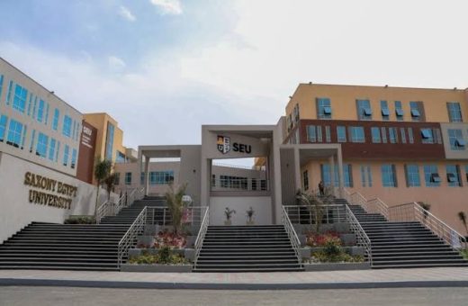 IMG 0868 جامعة طيبة التكنولوجية توقع اتفاقيات تدريب مهني 42 ألف جنيه وخصم 10%.. تفاصيل دراسة علوم الرياضة بجامعة ساكسوني مصر موقع في الجامعة