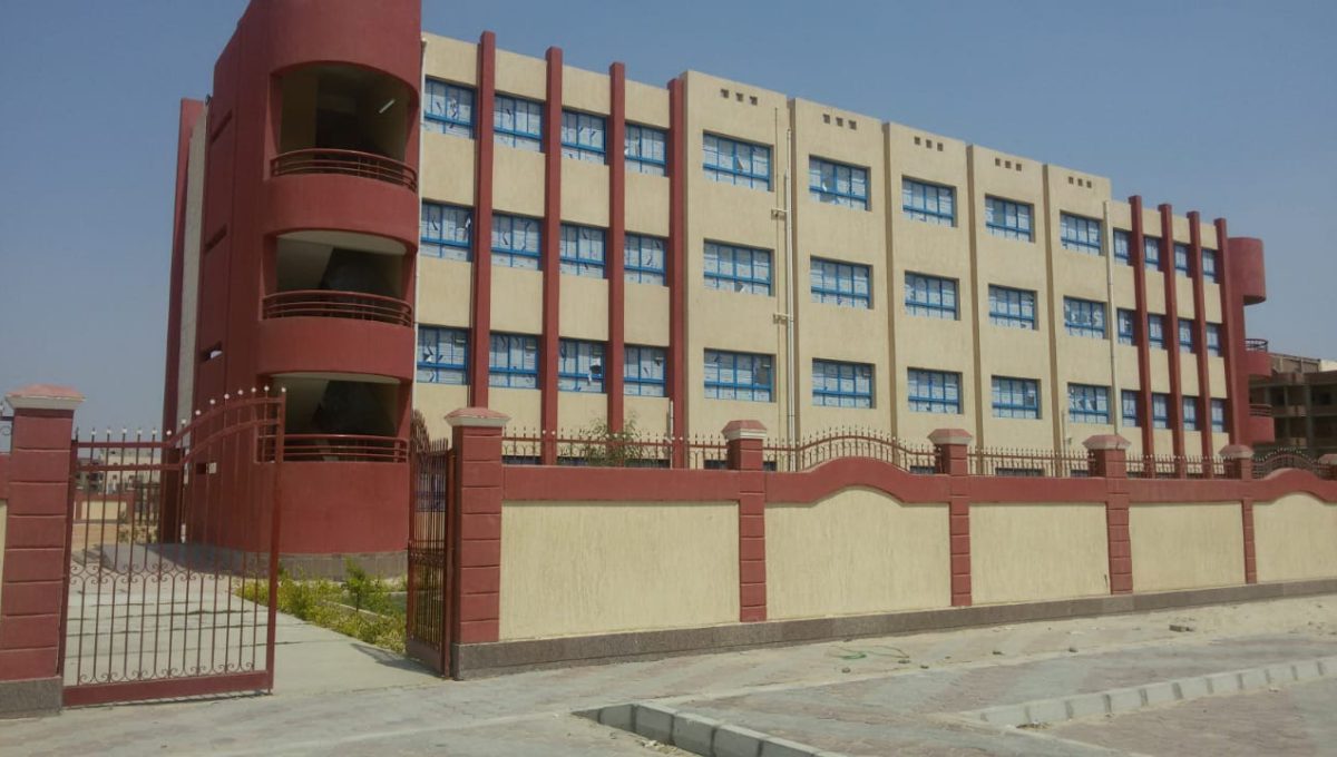 IMG 1234 المدرسة المصرية اليابانية بالعاشر لـ20 سبتمبر.. تأجيل الدراسة بالمدرسة المصرية اليابانية بالعاشر من رمضان موقع في الجامعة