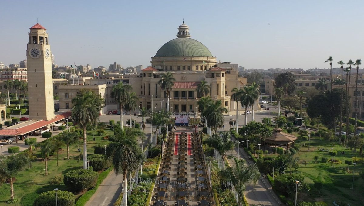 IMG 1255 جامعة القاهرة تعزز الحوكمة جامعة القاهرة تعزز الحوكمة والتطوير المؤسسي: 98.20% نسبة إنجاز في منظومة الشكاوى موقع في الجامعة