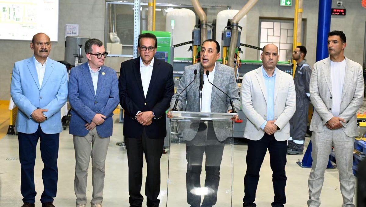 رئيس الوزراء: تصنيع كراسي عيادات الأسنان محليًا بنصف تكلفة المستورد