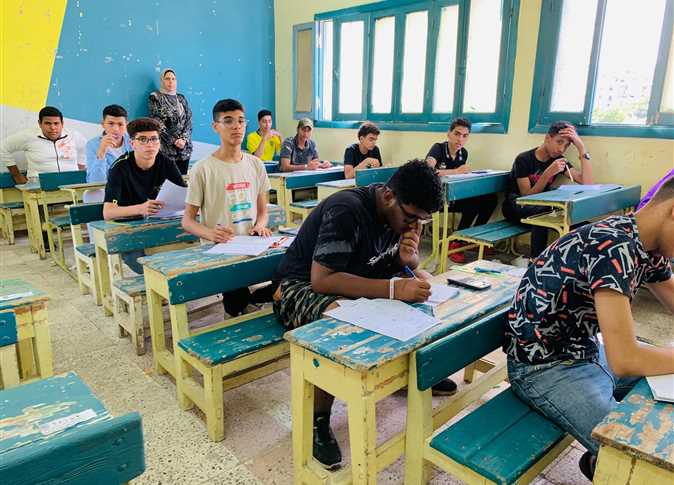 IMG 1524 المدارس الثانوية تحذر من الغياب المدارس الثانوية تحذر من الغياب وتؤكد: 85% حضور شرط لدخول الامتحانات موقع في الجامعة