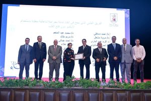     رئيس جامعة القاهرة