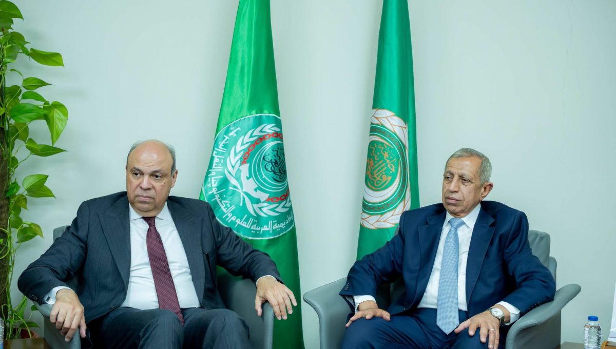 IMG 1559 الأكاديمية العربية بالعلمين 62 فدانًا و4000 طالب.. تفاصيل زيارة وزير الطيران لفرع الأكاديمية العربية بالعلمين موقع في الجامعة