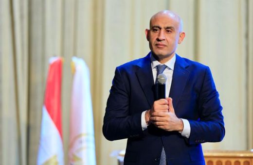 IMG 1707 تطوير 160 منهجًا دراسيًا التعليم: العربية والدراسات الاجتماعية 20% من مجموع طلاب التعليم الأساسي بالمدارس الدولية موقع في الجامعة