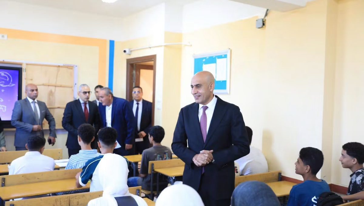 IMG 2039 1 عمال المدارس في منهج اللغة العربية في أول يوم دراسة.. وزير التعليم يعلن إدراج عمال المدارس في منهج اللغة العربية موقع في الجامعة