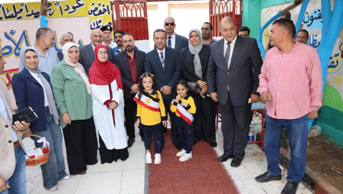 IMG 2084 محافظ المنوفية يتفقد مدارس قويسنا في أول يوم دراسي.. محافظ المنوفية يتفقد مدارس قويسنا ويقرر صرف 50 ألف جنيه لمدرسة متميزة موقع في الجامعة