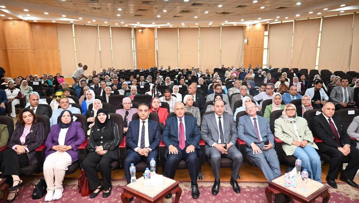 IMG 2251 أنشطة خدمة المجتمع بجامعة الفيوم ختام أنشطة خدمة المجتمع بجامعة الفيوم.. تكريم المشاركين والداعمين موقع في الجامعة