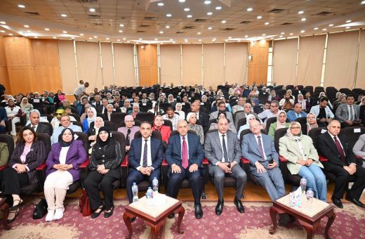 IMG 2251 أنشطة خدمة المجتمع بجامعة الفيوم ختام أنشطة خدمة المجتمع بجامعة الفيوم.. تكريم المشاركين والداعمين موقع في الجامعة