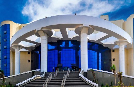IMG 2888 تجارة عين شمس 2026 رئيس جامعة كفر الشيخ يهنئ الطلاب بالعام الجامعي الجديد 2026/2027 موقع في الجامعة