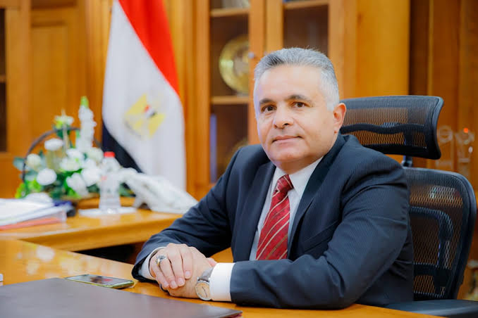 رئيس جامعة السويس يهنئ الطلاب ببدء العام