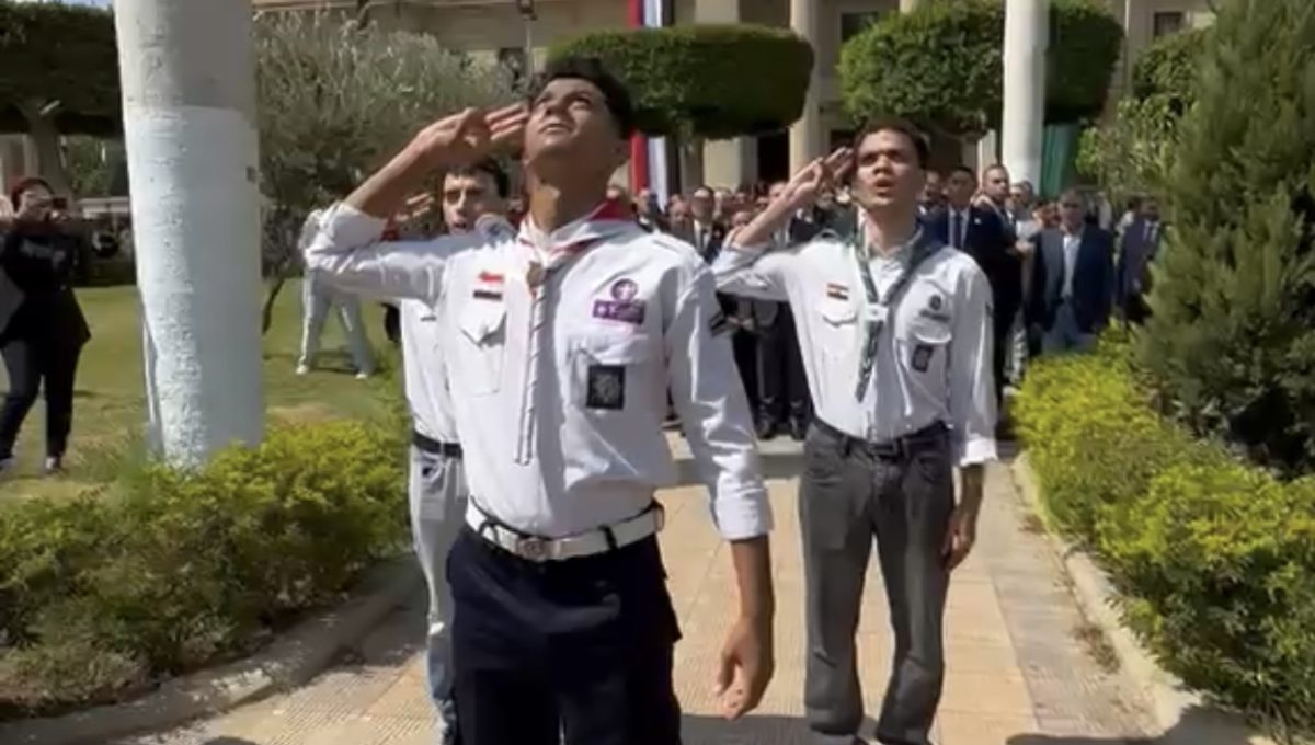 IMG 3025 رئيس جامعة القاهرة وزير التعليم العالي ورئيس جامعة القاهرة يشهدان مراسم تحية العلم مع انطلاق العام الجامعي الجديد موقع في الجامعة