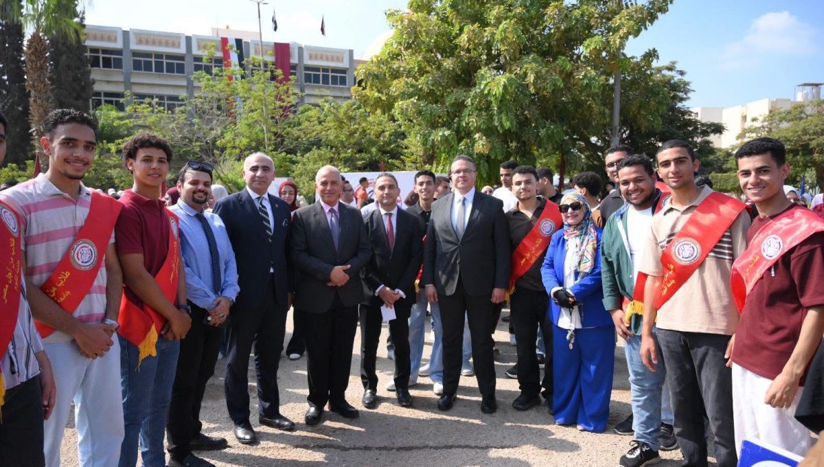 IMG 3306 جامعة الفيوم تستقبل الطلاب بالنشيد الوطني.. جامعة الفيوم تستقبل الطلاب في أول أيام العام الدراسي الجديد موقع في الجامعة