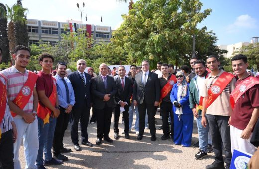 IMG 3306 عميد تجارة عين شمس يستقبل «ذوي الهمم» بالنشيد الوطني.. جامعة الفيوم تستقبل الطلاب في أول أيام العام الدراسي الجديد موقع في الجامعة