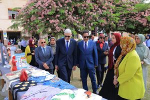IMG 3332 رئيس جامعة المنوفية رئيس جامعة المنوفية يتابع انتظام الدراسة ويفتتح المعرض الفني بكلية الاقتصاد المنزلي موقع في الجامعة